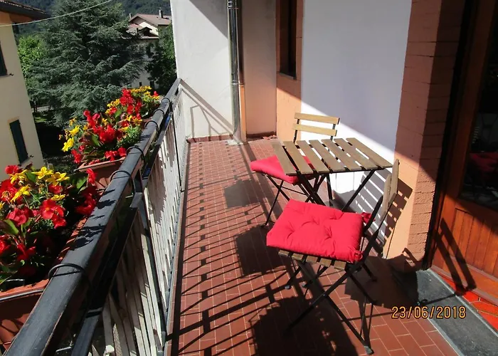 Apartment Rainbow House Esino Lario